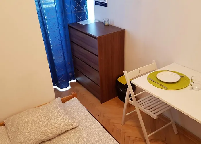 Niebieski Meander Pokoje blisko metra Warszawa